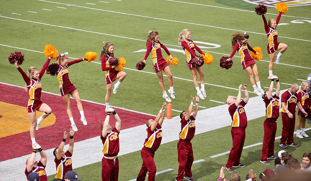 Washington Redskins Cheerleaders Burgundy and Gold Game - Sports