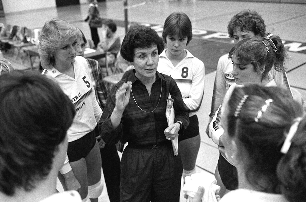 Marcy Weston coaching CMU volleyball, 1982